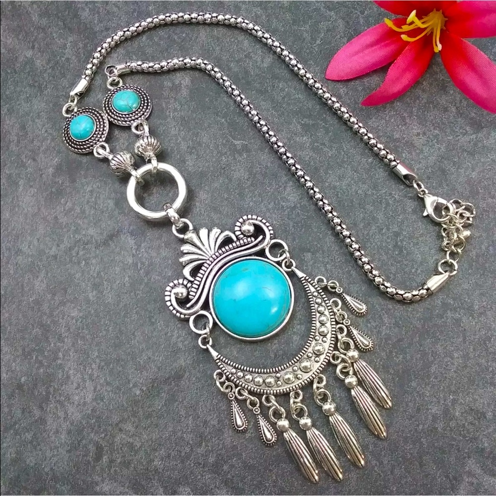 Silver Tone & Turquoise Southwest Style Necklace. 19-21”